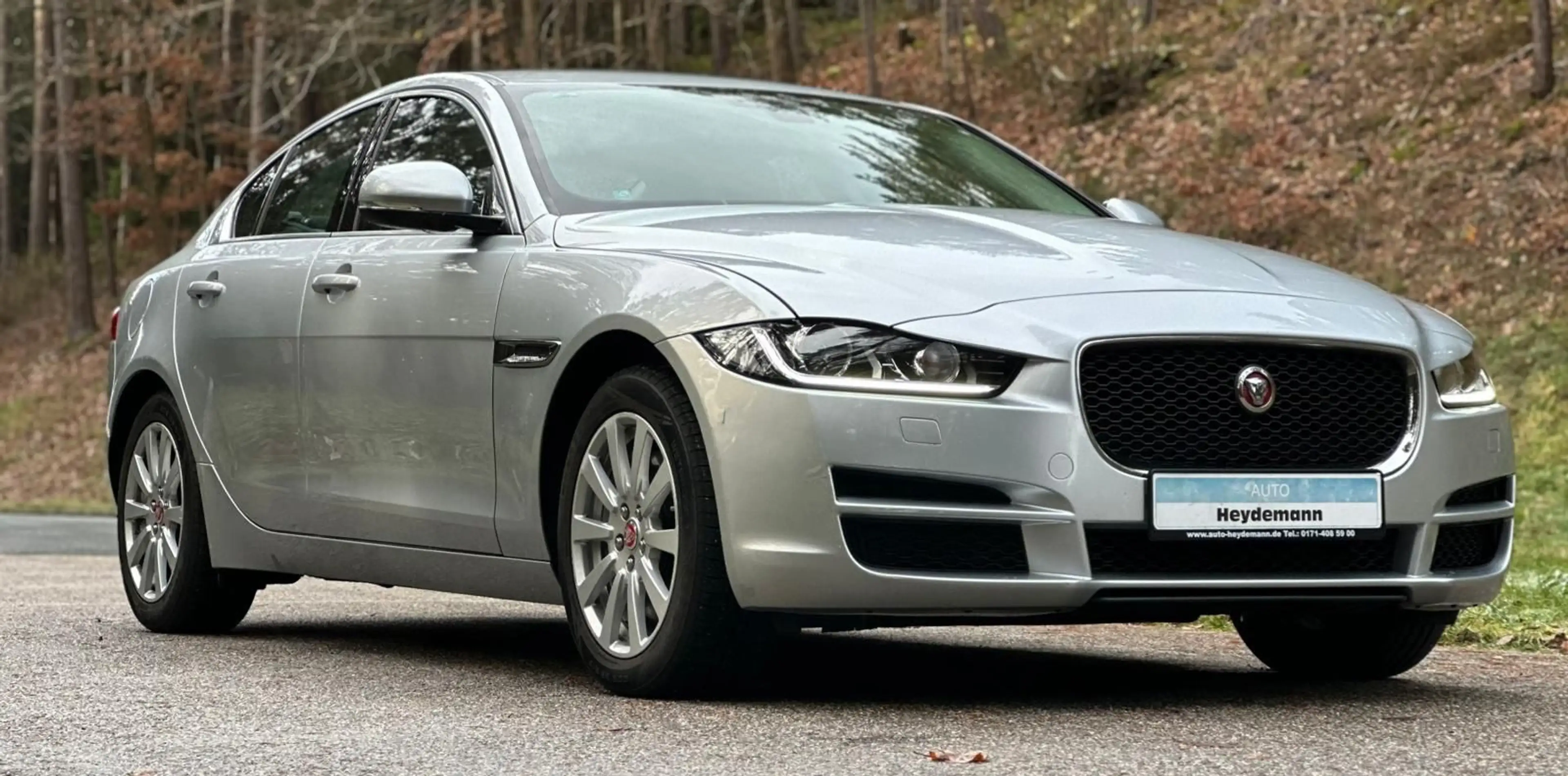 Jaguar XE Portfolio AWD PDC — photo 10