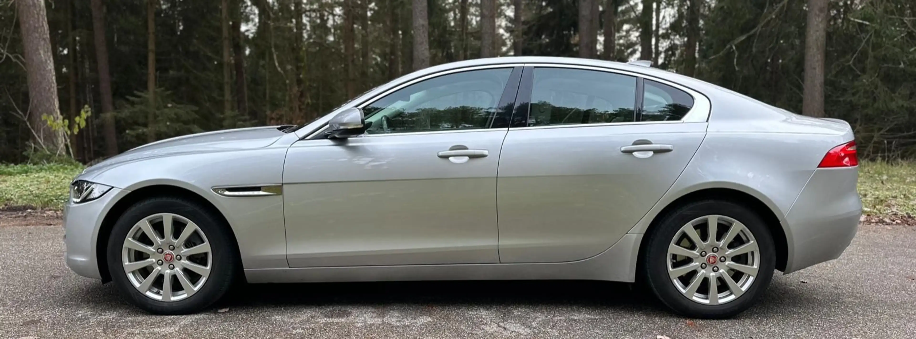 Jaguar XE Portfolio AWD PDC — photo 5