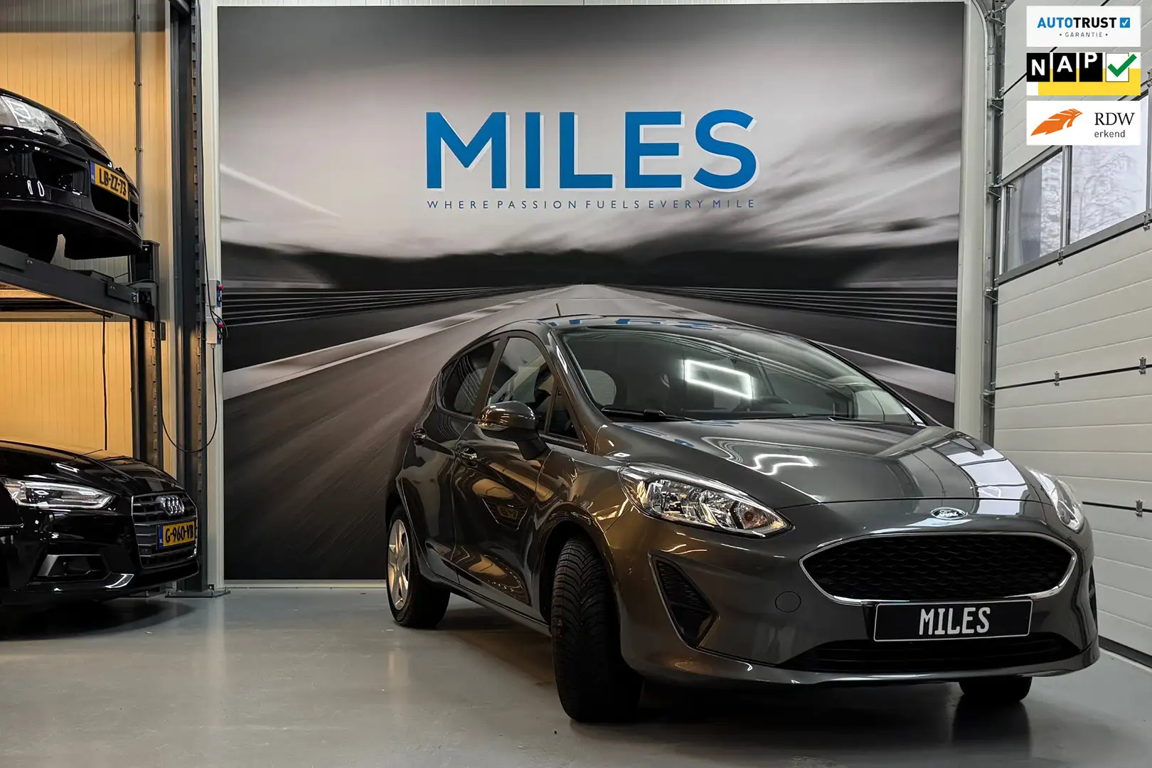 Ford Fiesta 1.1 Trend incl. 1 jaar Autotrust garantie Gris - 1