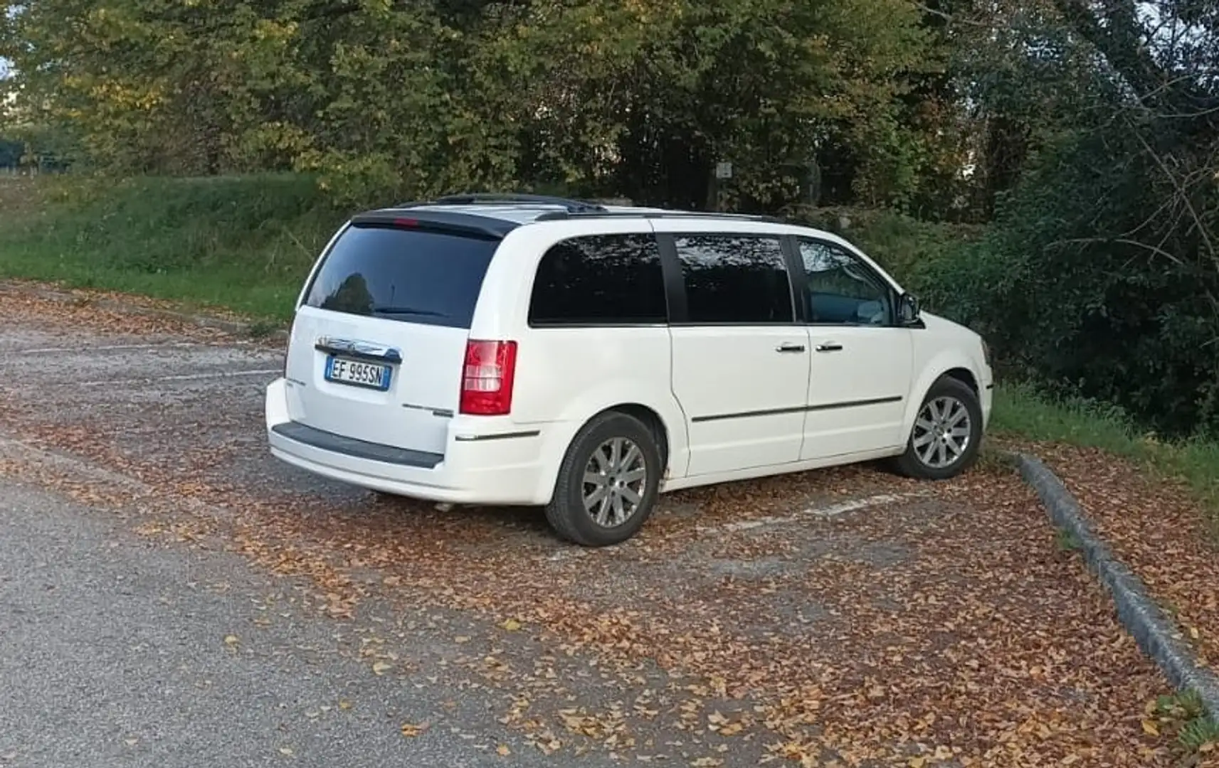 Chrysler Grand Voyager 2.8 crd Touring auto dpf - 1