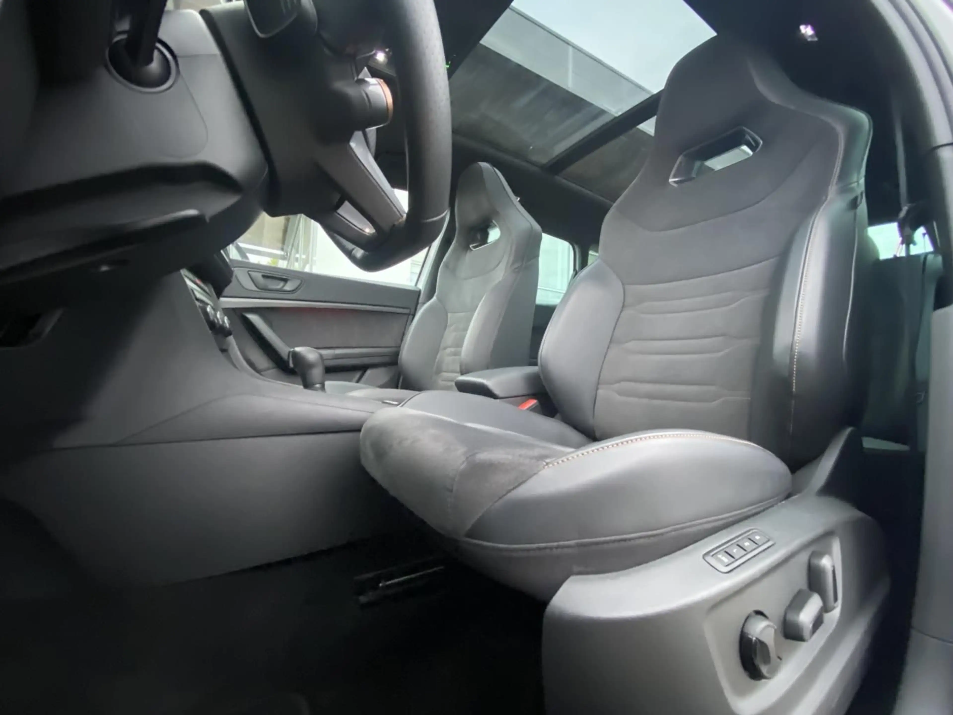 CUPRA Ateca 2.0 TSI DSG 4-DRIVE PANORAMA+AHK+SUPER-SPO — photo 9