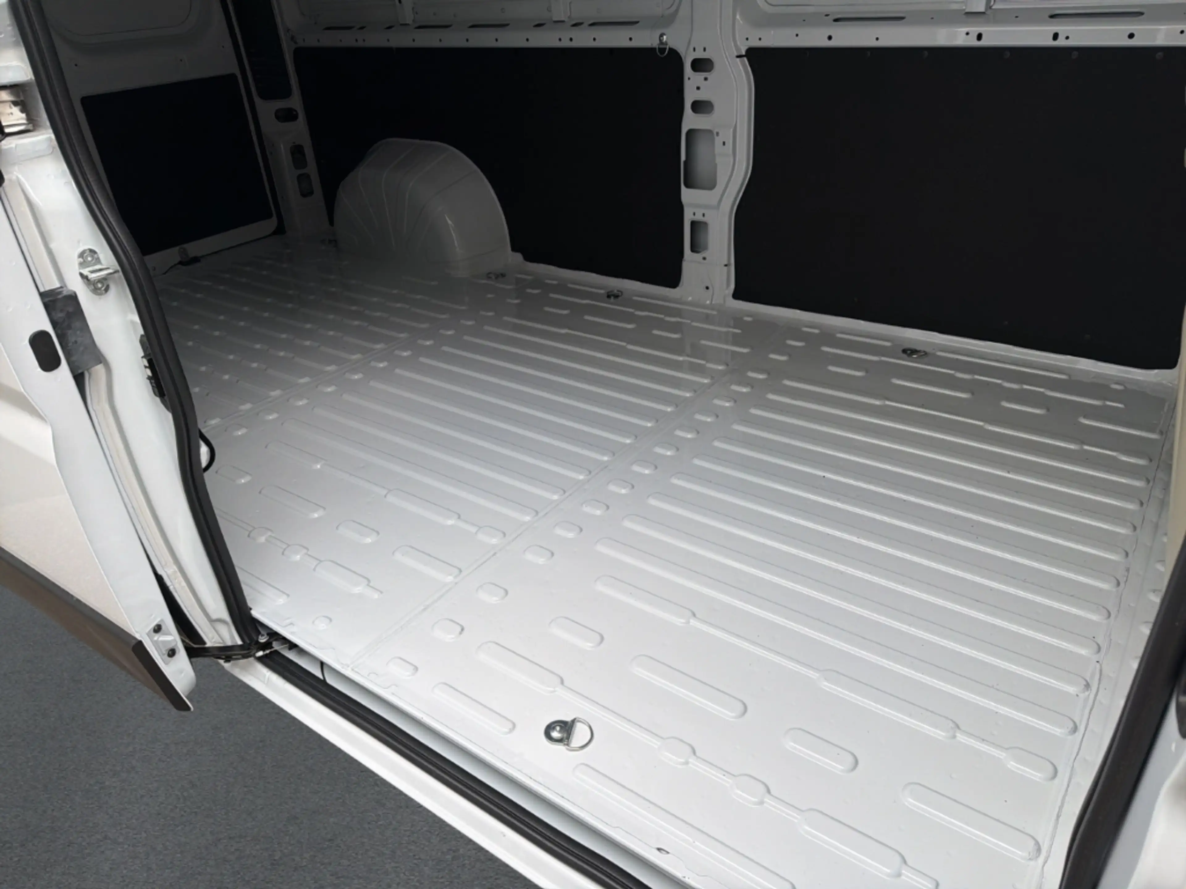 Opel Movano Kasten L3H2 3.5T D 140PS AHK Klimaautom Allwetter — photo 12