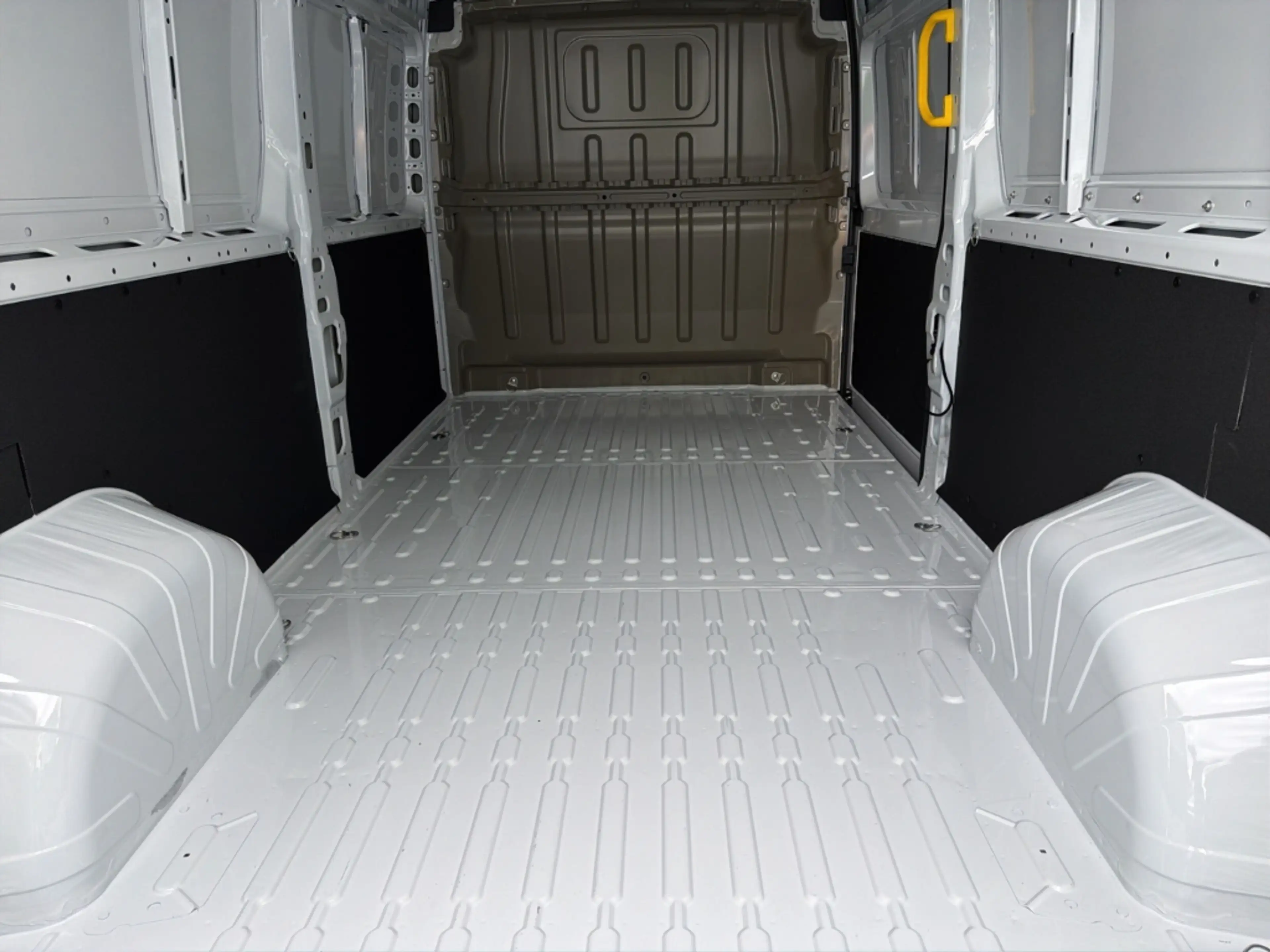 Opel Movano Kasten L3H2 3.5T D 140PS AHK Klimaautom Allwetter — photo 13