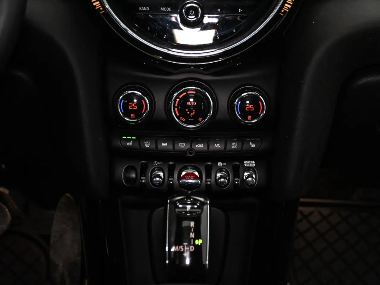 MINI 3 Door снимка MINI 3 Door
