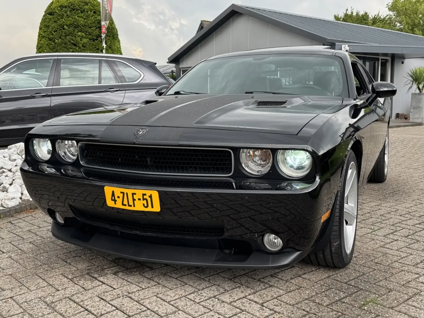 Dodge Challenger 6.1 SRT8 2010 Zwart Schuifdak Youngtimer 59.000KM Zwart - 1