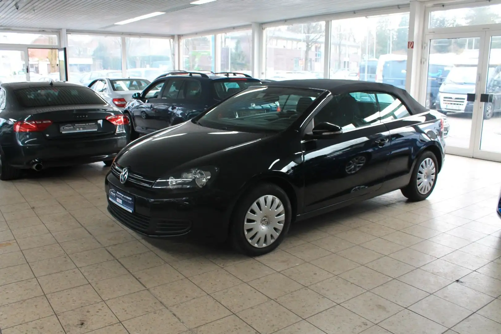 Volkswagen Golf VI Cabriolet Basis BMT Schwarz - 2