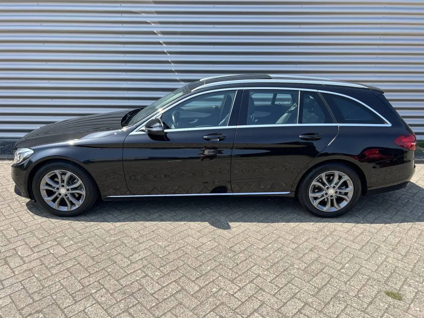 Mercedes-Benz C 220 Estate CDI Avantgarde Panorama 2.2 motor Zwart - 2