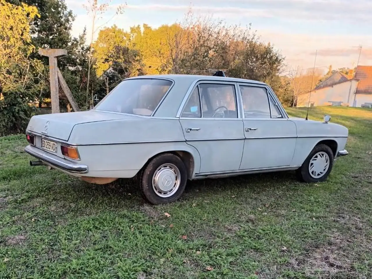 Mercedes-Benz 220