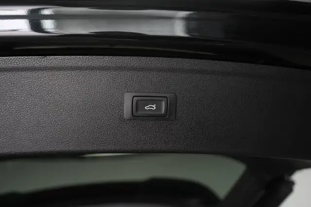 Audi Q5 view 8