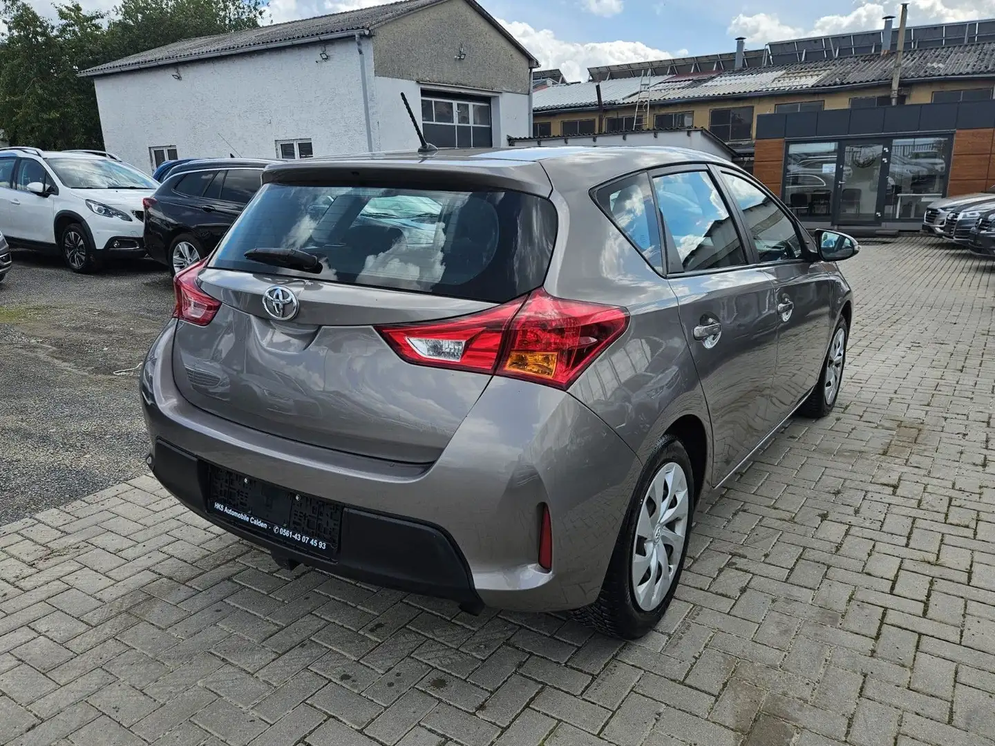 Toyota Auris Cool - 2