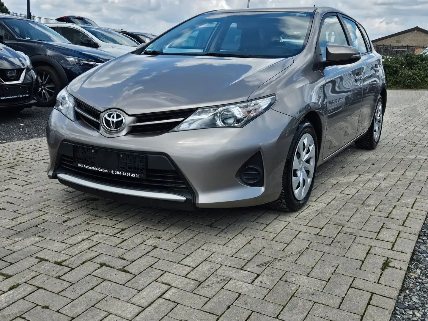 Toyota Auris Cool - 1