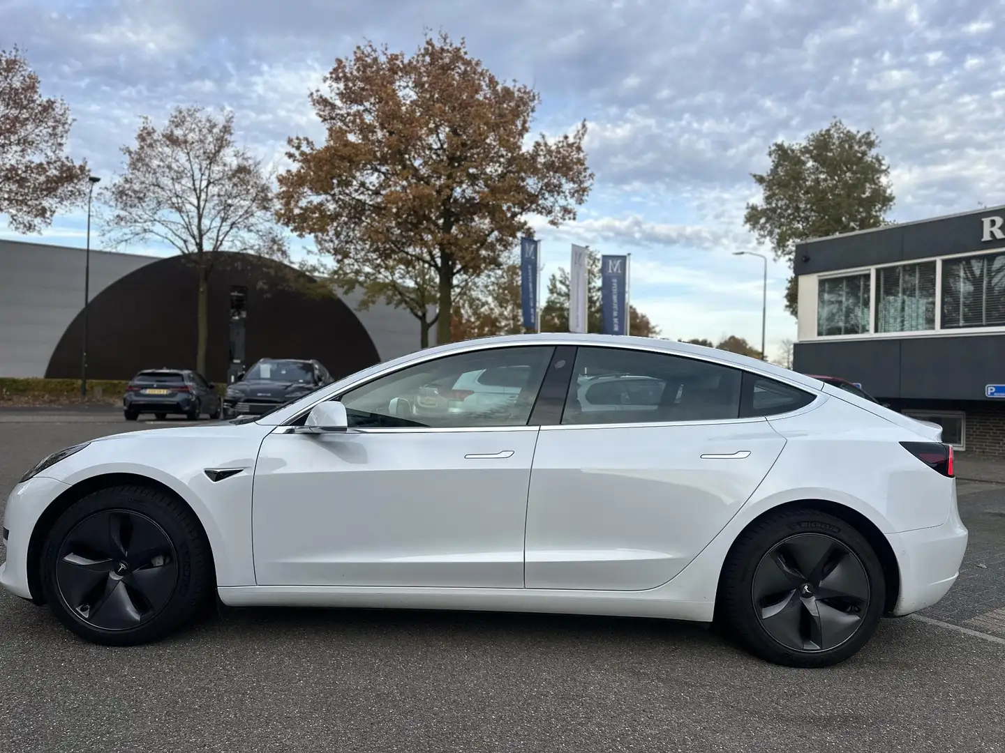 Tesla Model 3 Standard RWD Plus 60 kWh AUTOPILOT | AFNEEMBARE TR Weiß - 2