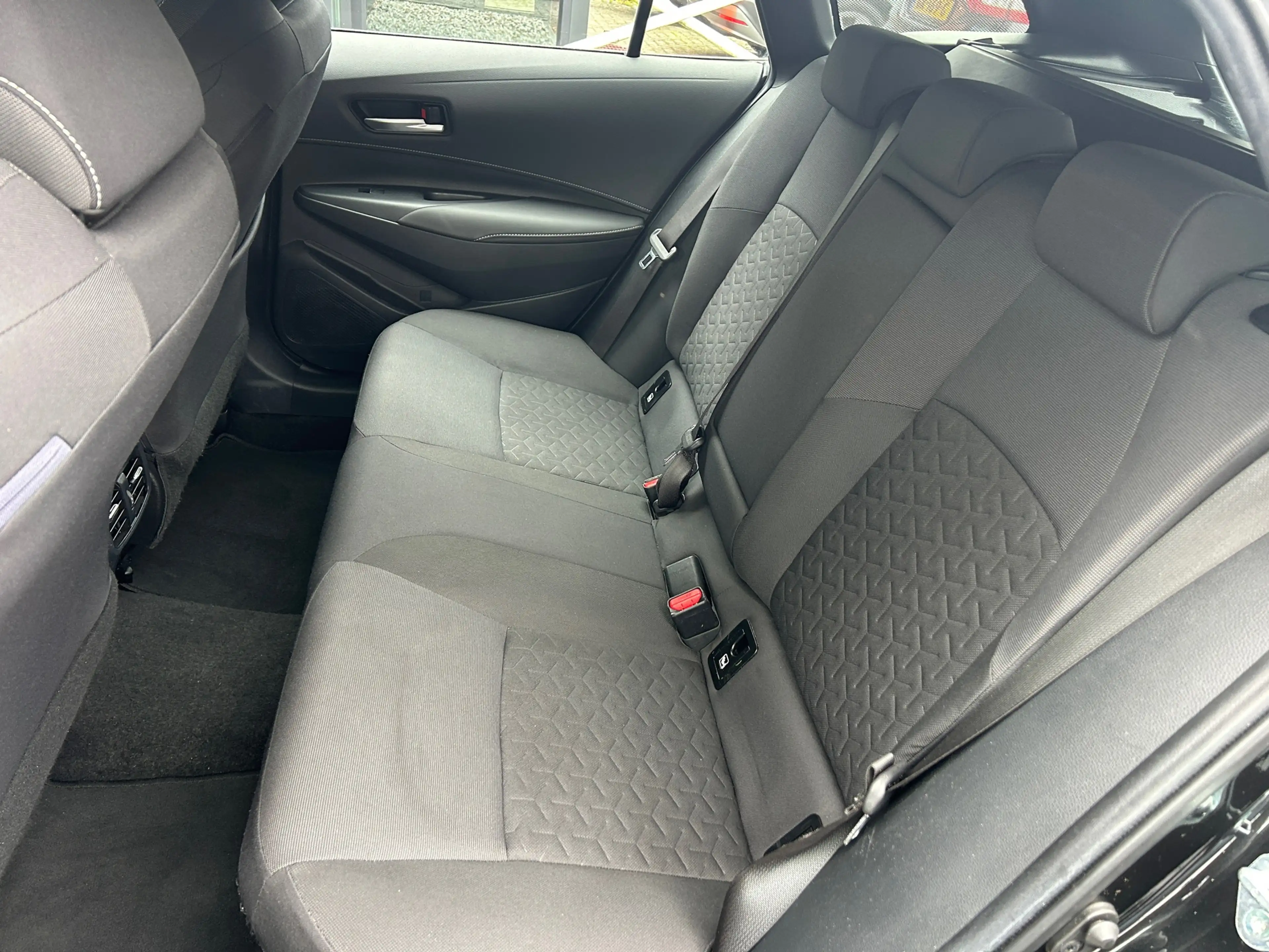 Toyota Corolla Touring Sports 2.0 Hybrid Style Trekhaak 100% Deal — photo 19