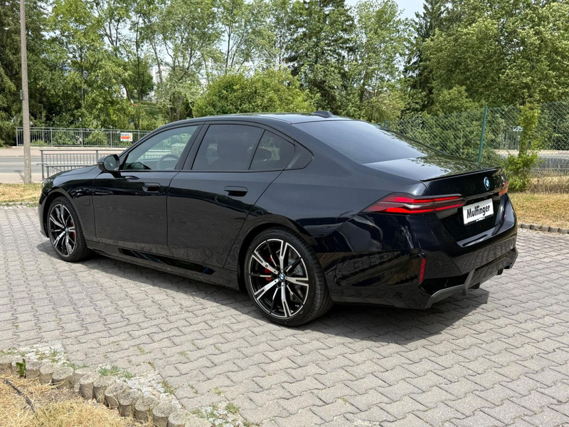 BMW 550 e xDrive Sportpaket Navi LED Vollleder Klima — photo 7