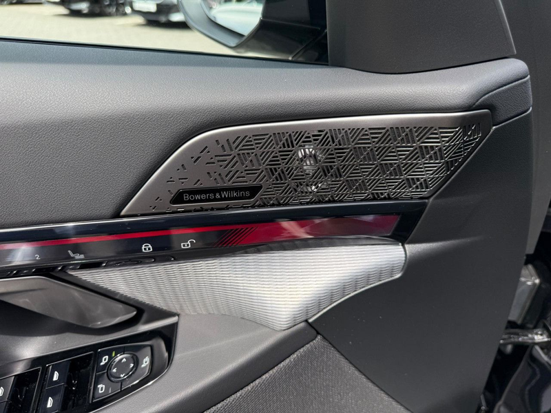BMW 550 e xDrive Sportpaket Navi LED Vollleder Klima — photo 14