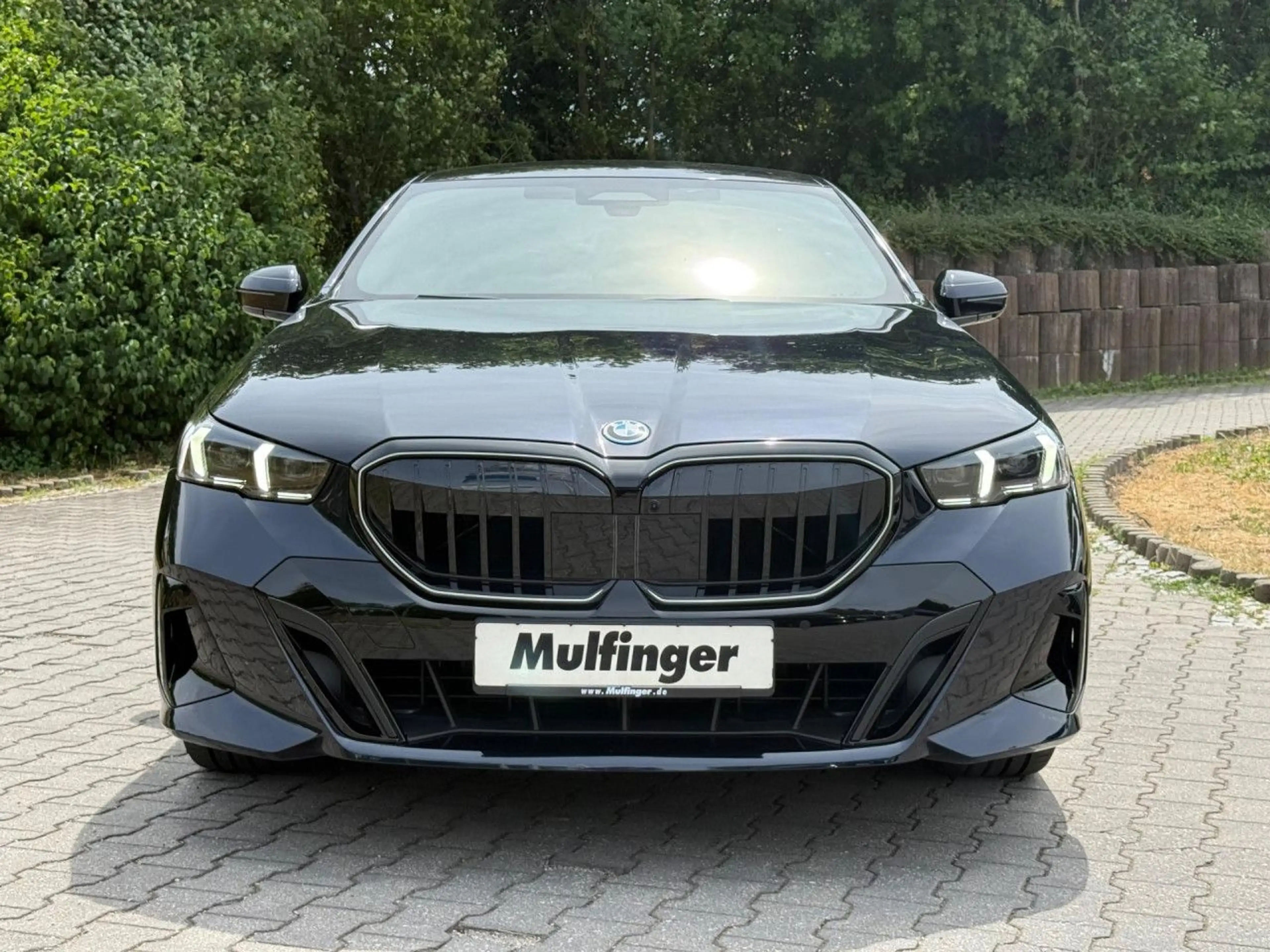 BMW 550 e xDrive Sportpaket Navi LED Vollleder Klima — photo 3