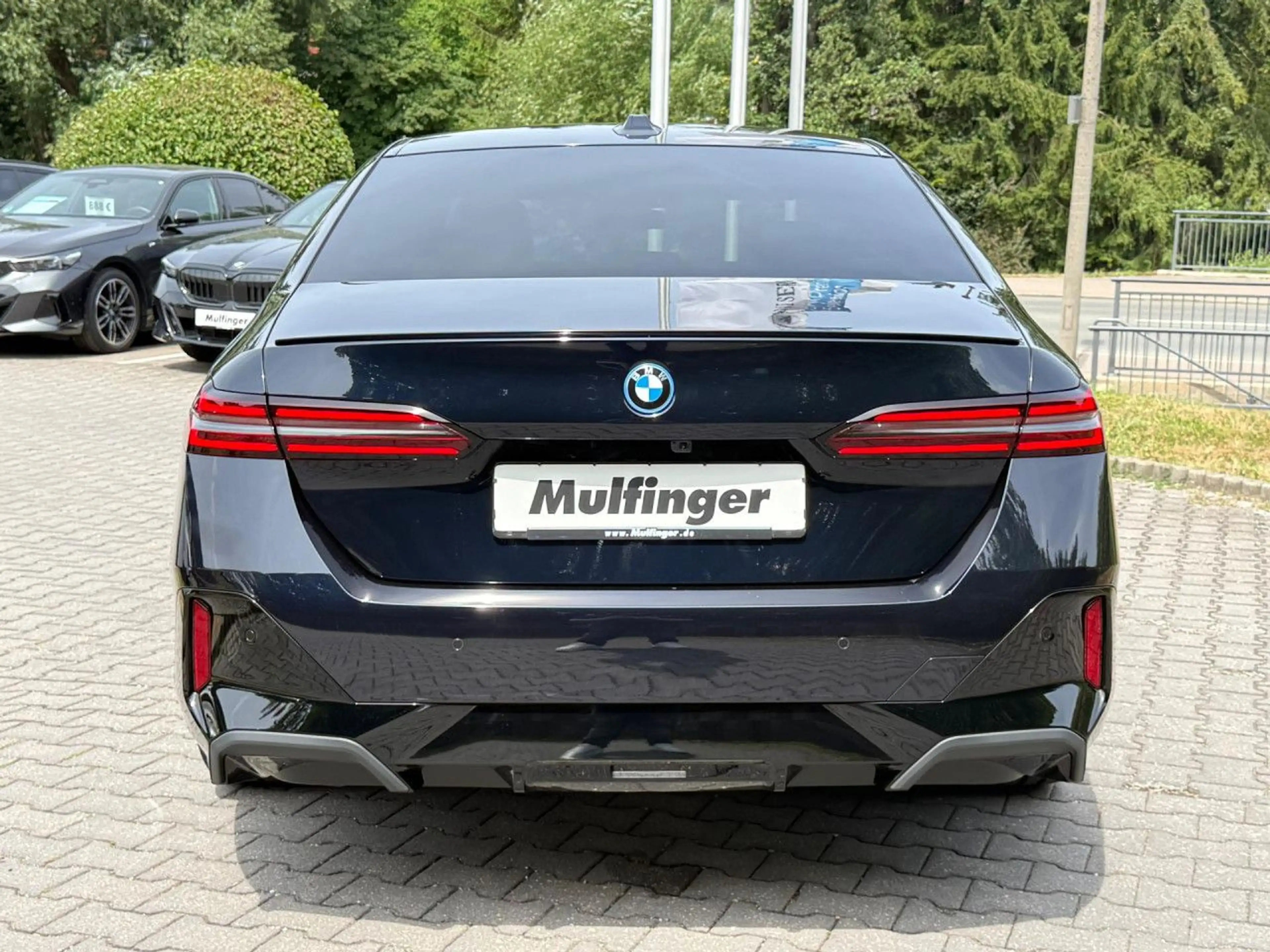 BMW 550 e xDrive Sportpaket Navi LED Vollleder Klima — photo 6