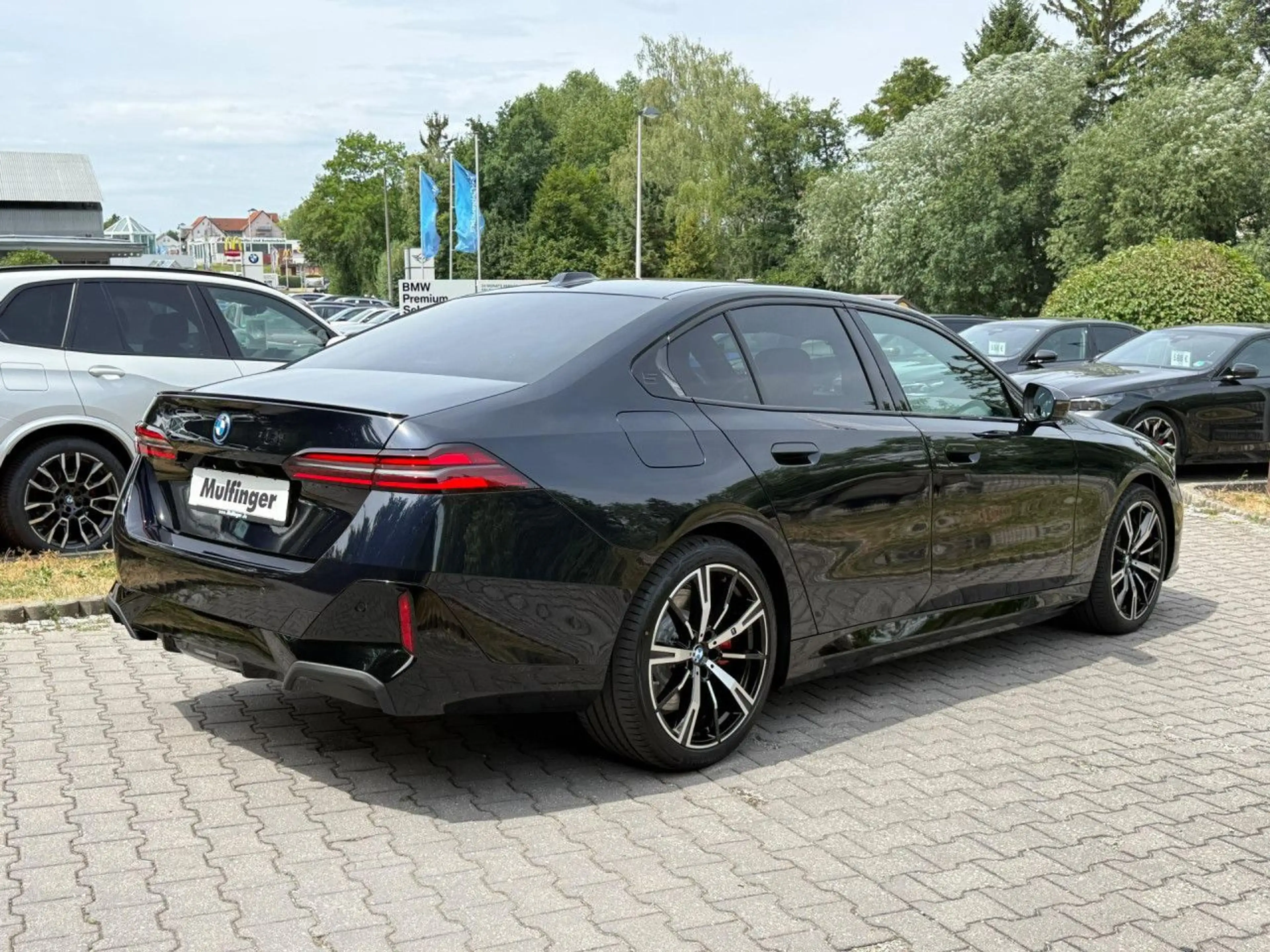 BMW 550 e xDrive Sportpaket Navi LED Vollleder Klima — photo 5
