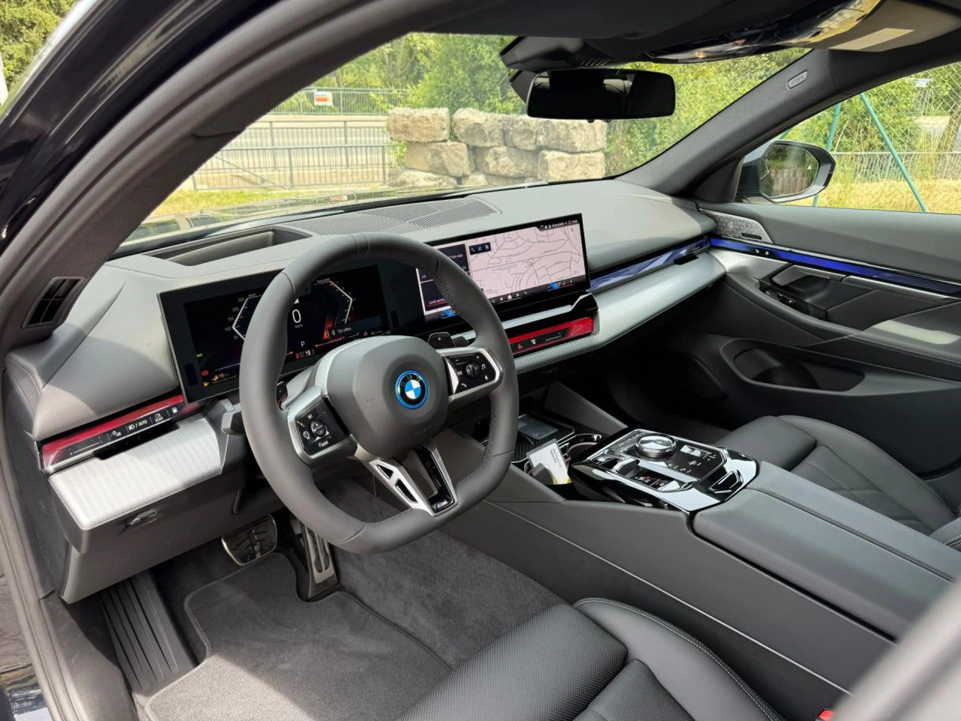 BMW 550 e xDrive Sportpaket Navi LED Vollleder Klima — photo 9
