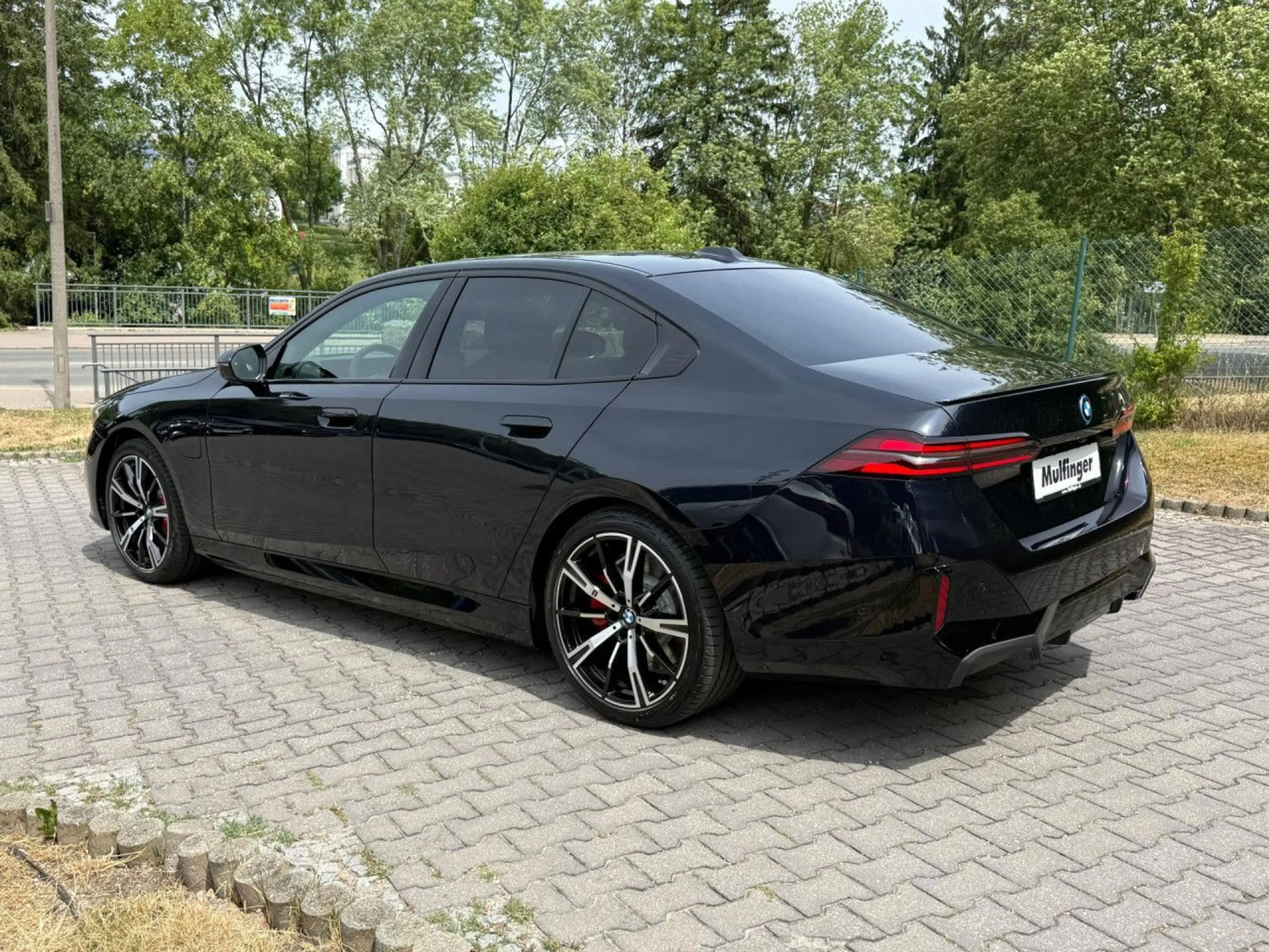 BMW 550 e xDrive Sportpaket Navi LED Vollleder Klima — photo 7
