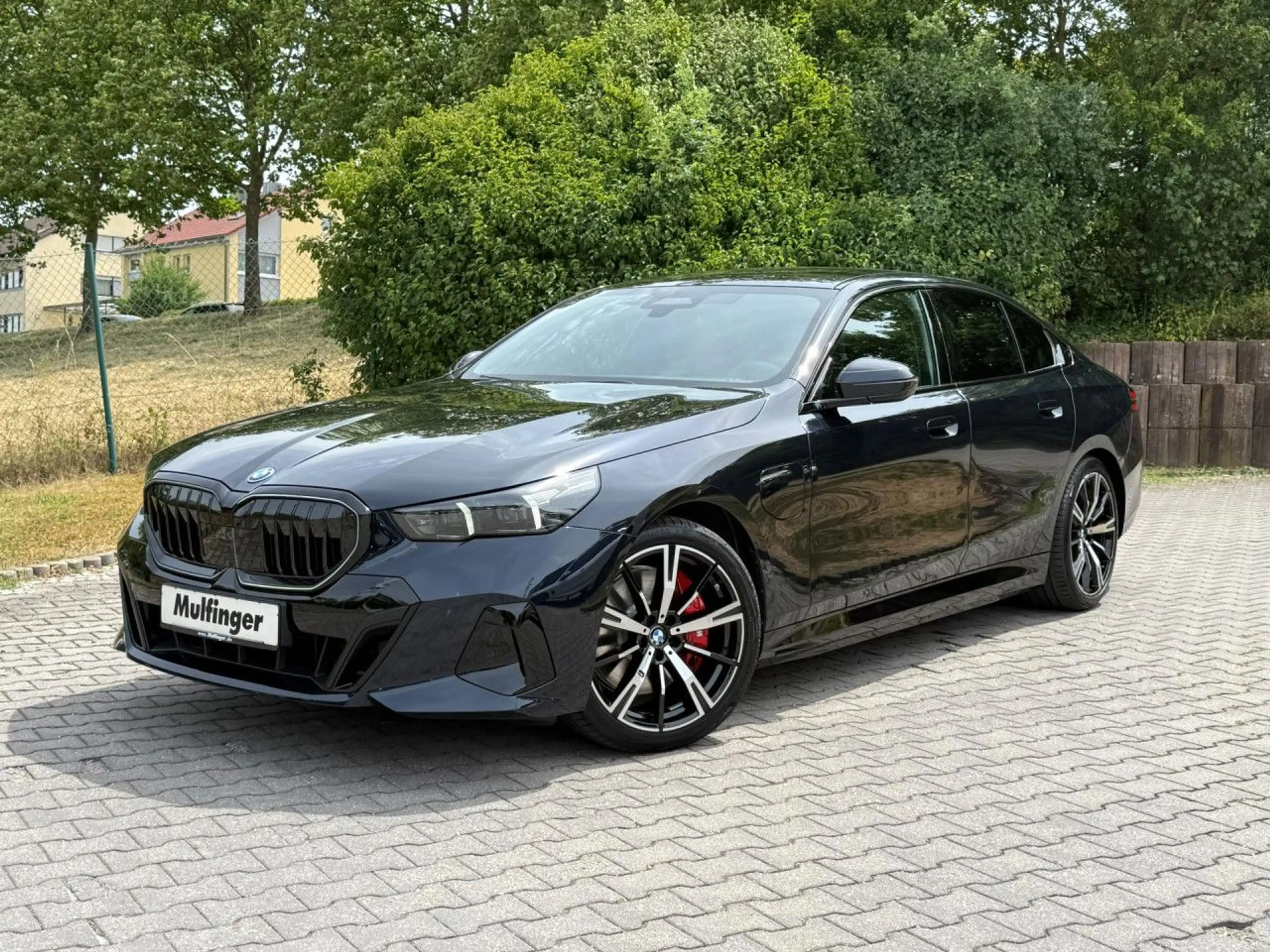 BMW 550 e xDrive Sportpaket Navi LED Vollleder Klima — photo 2