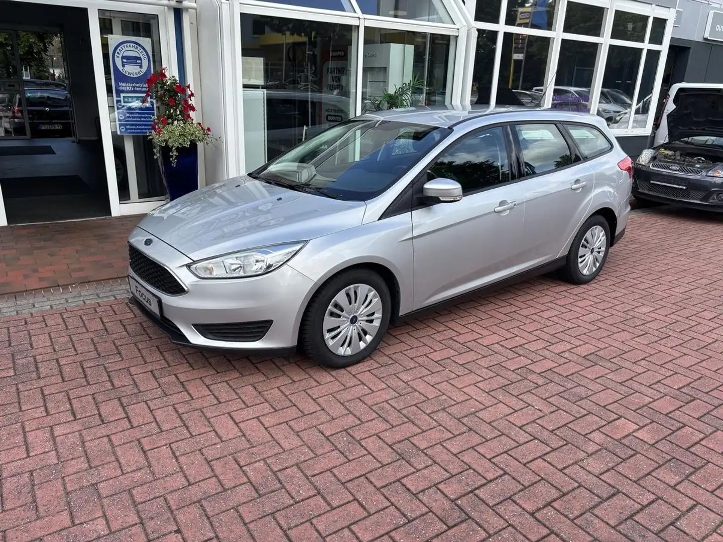 Ford Focus Turnier 1.5 TDCi DPF Start-Stopp-System Aut. Trend - 2