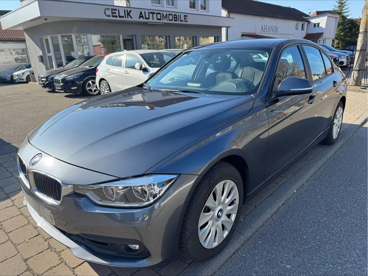 BMW 320 320d Lim. Advantage Navi Tempomat Grijs - 1