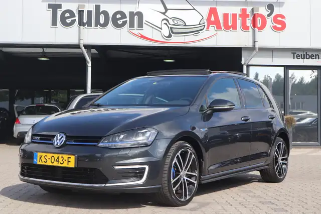 Volkswagen Golf GTE 1.4 TSI Connected Series | SOH 72% | Panoramadak |
