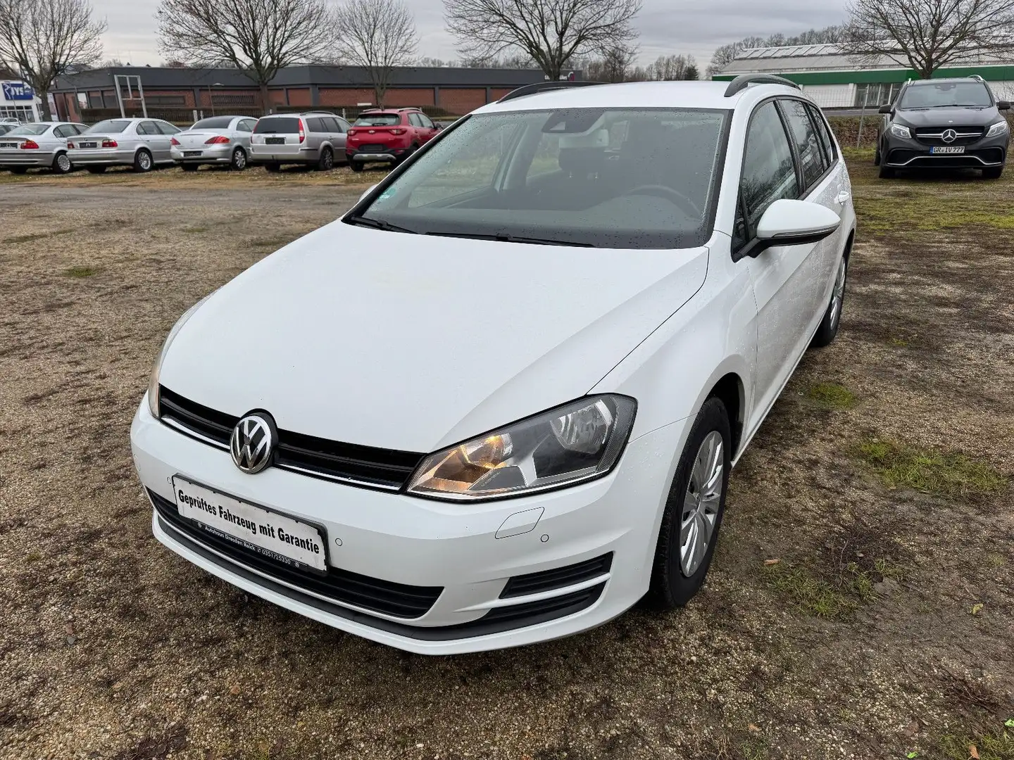 Volkswagen Golf VII 1-Hand Scheckheft Navi AHK SR+WR PDC Weiß - 1