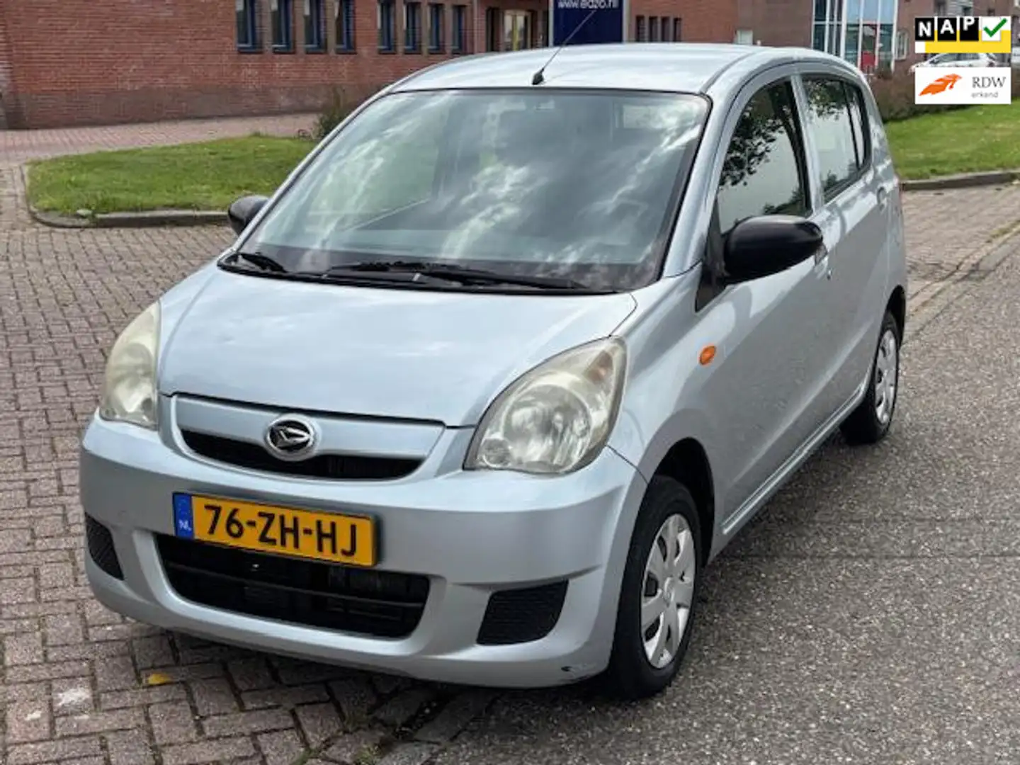 Daihatsu Cuore 1.0 Trend 5-Deurs Stuurbekrachtiging Audio/CD ABS Grijs - 1