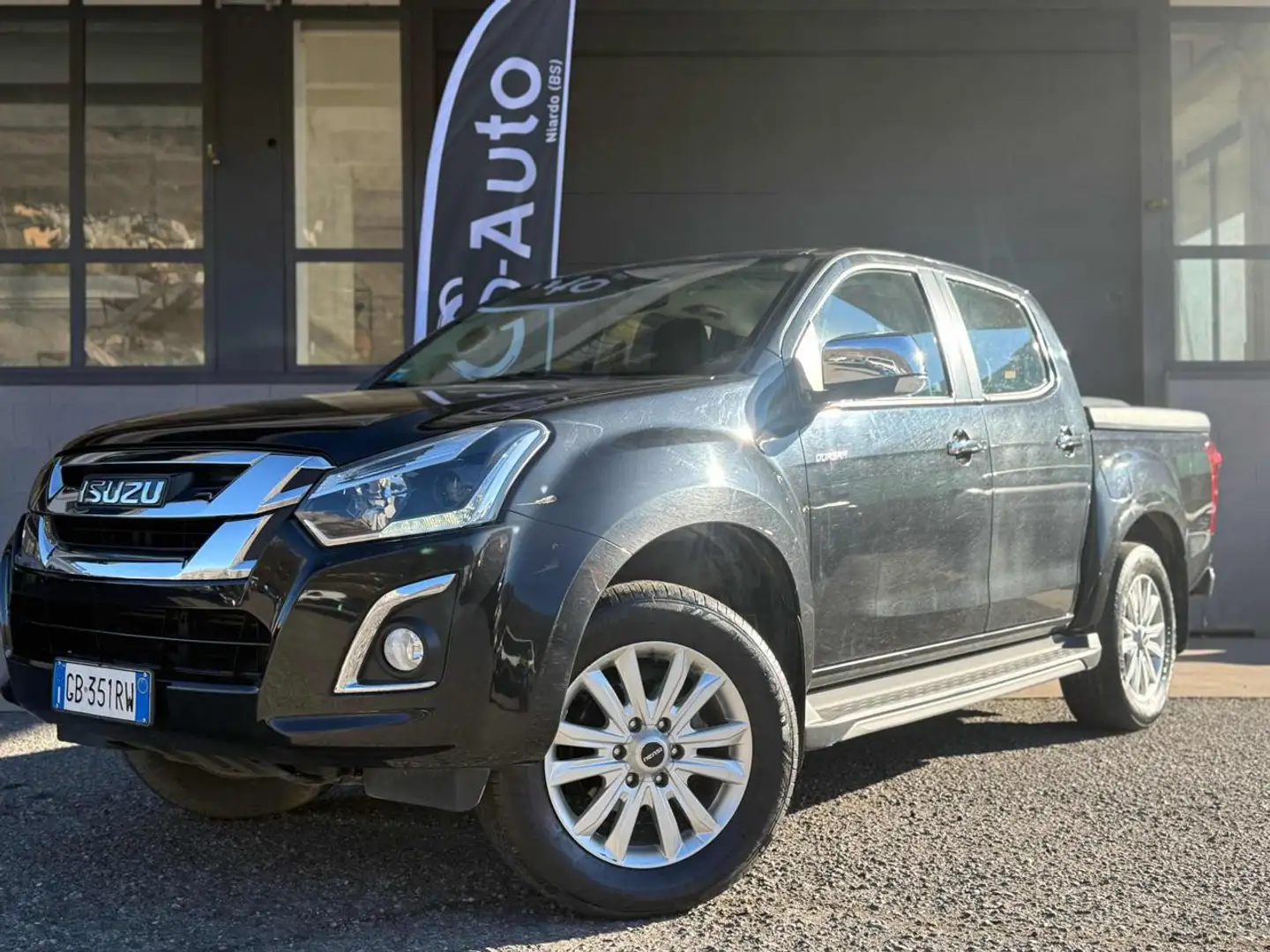 Isuzu D-Max N60 1.9 Crew Cab F 4X4 A/T Noir - 1