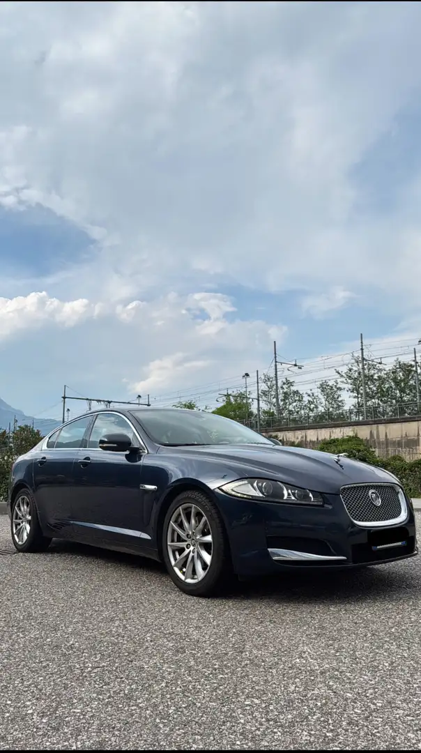 Jaguar XF 2.2d Portfolio 200cv auto Albastru - 1