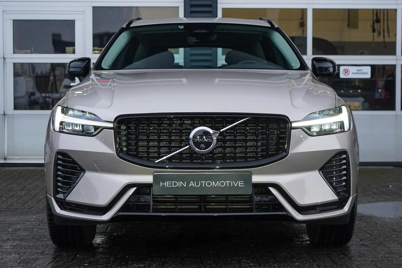 Volvo XC60 2.0 T6 Plug-in hybrid AWD Plus Dark | 2250 kg Trek Grau - 2