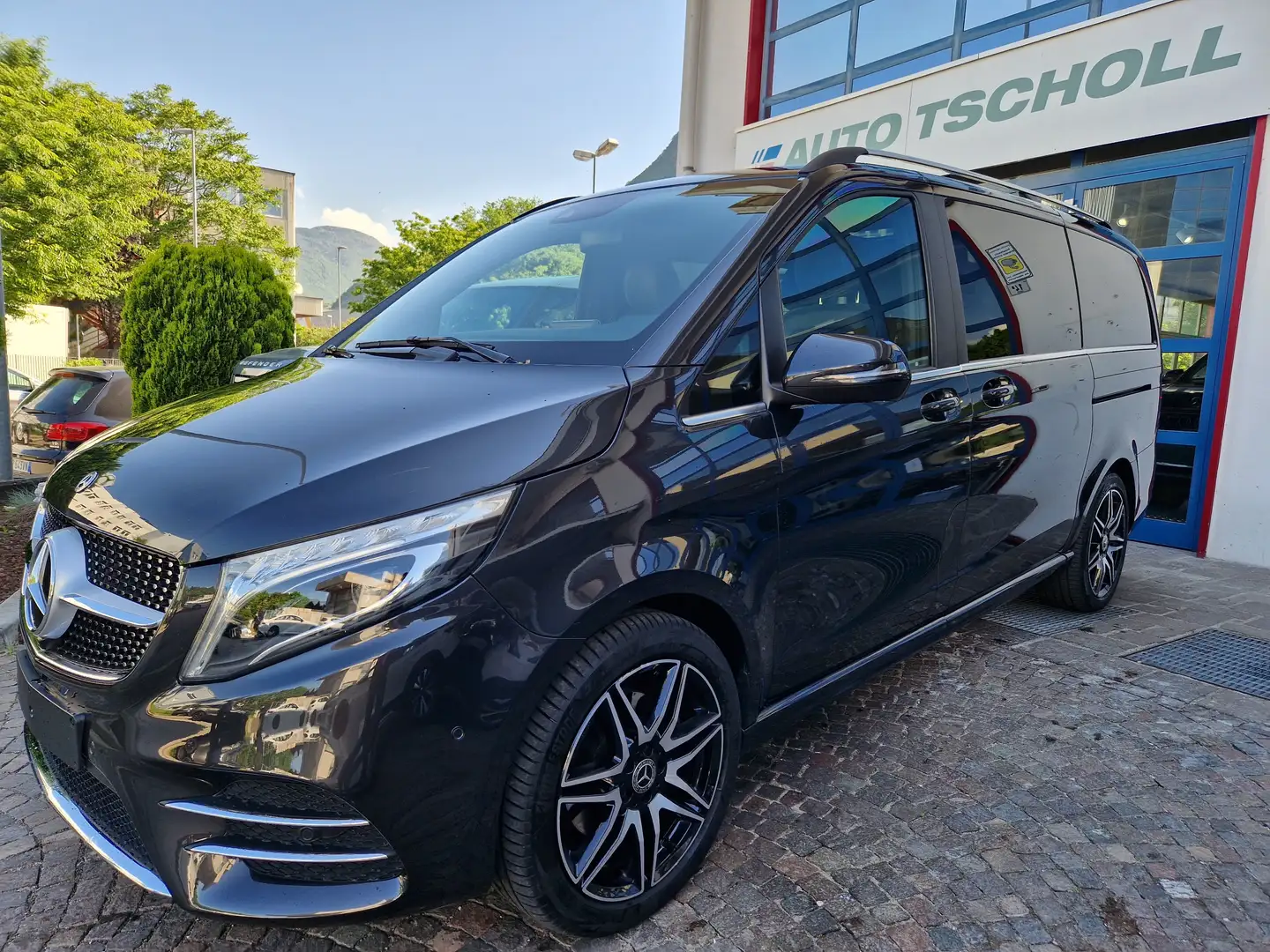 Mercedes-Benz V 300 d239Cv L 4Matic AMG 19"Distronic OpenSky Exclusive Grijs - 1