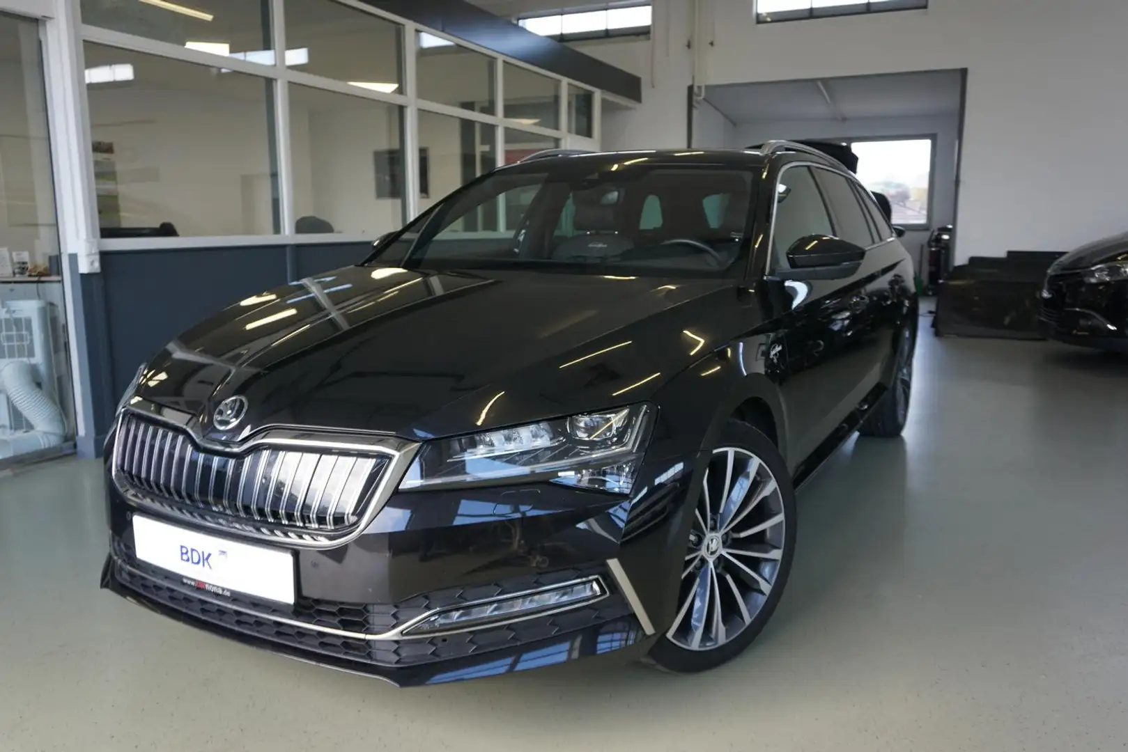 Skoda Superb Combi L&K iV*NAVI*Leder*Pano*Standheiz.* Schwarz - 2