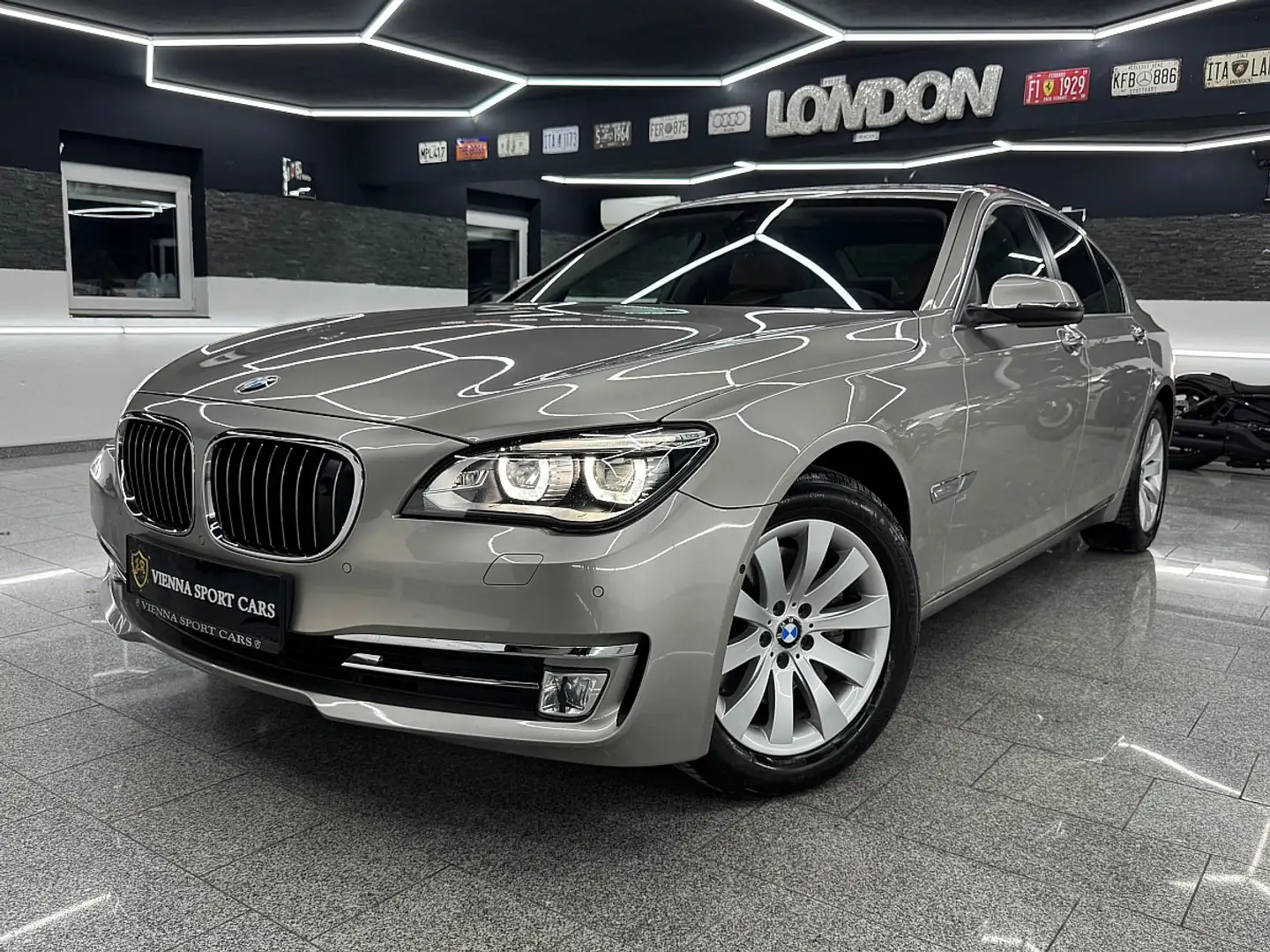 BMW 730 d xDrive Österreich-Paket Aut.*Mega-Ausstattung* Grau - 1