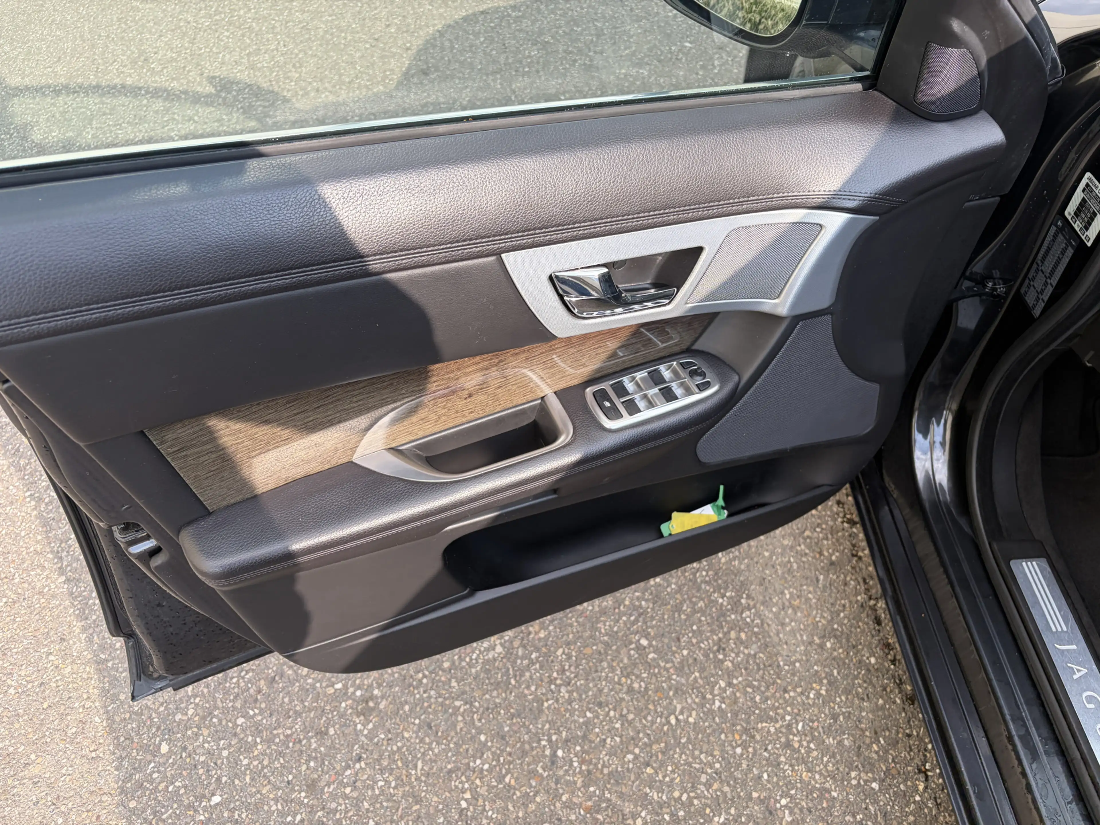 Jaguar XF 2.2D / AUTOMAAT / LEER / NAVI / CRUISE / STOELVERW — photo 6