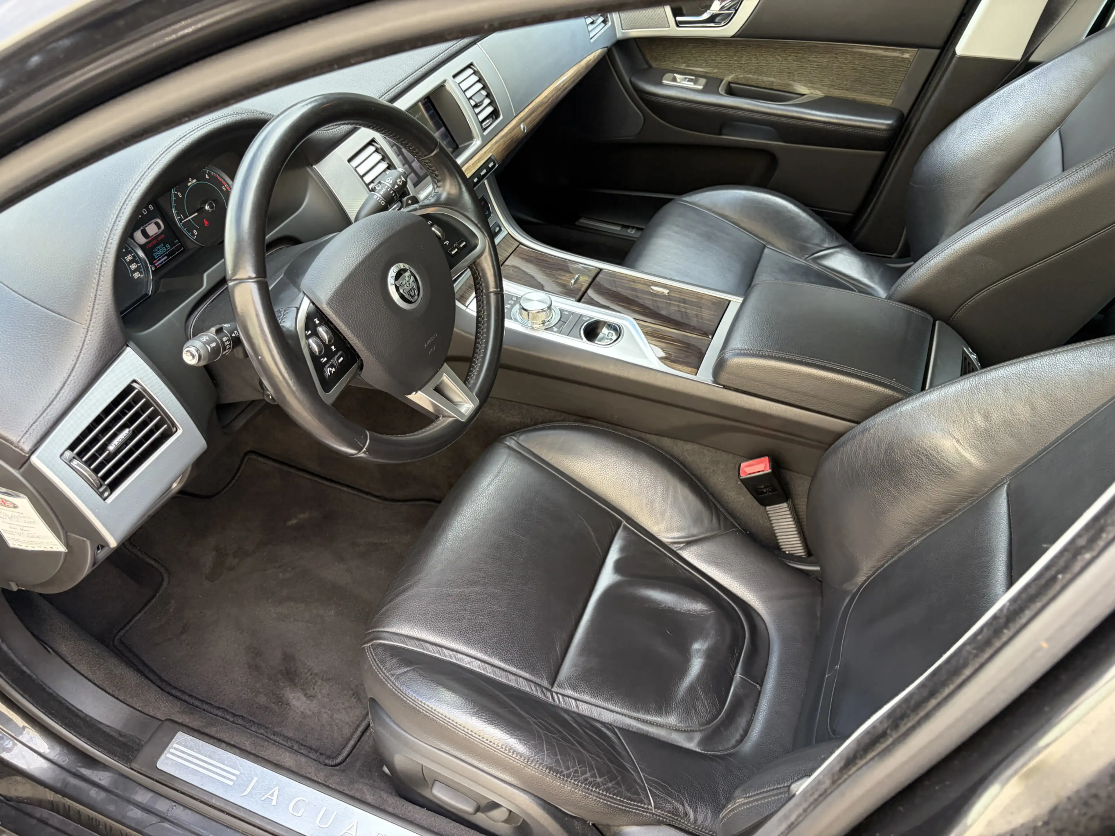 Jaguar XF 2.2D / AUTOMAAT / LEER / NAVI / CRUISE / STOELVERW — photo 5