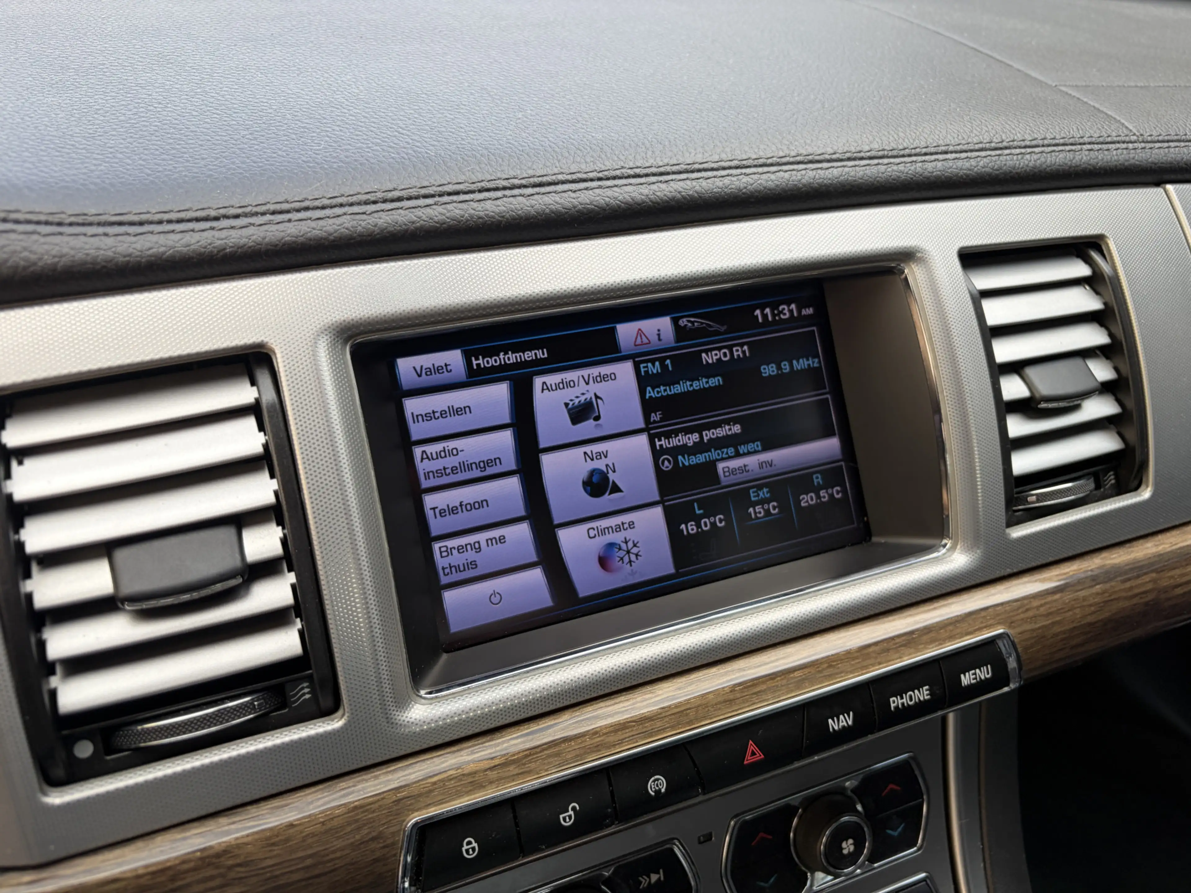 Jaguar XF 2.2D / AUTOMAAT / LEER / NAVI / CRUISE / STOELVERW — photo 11