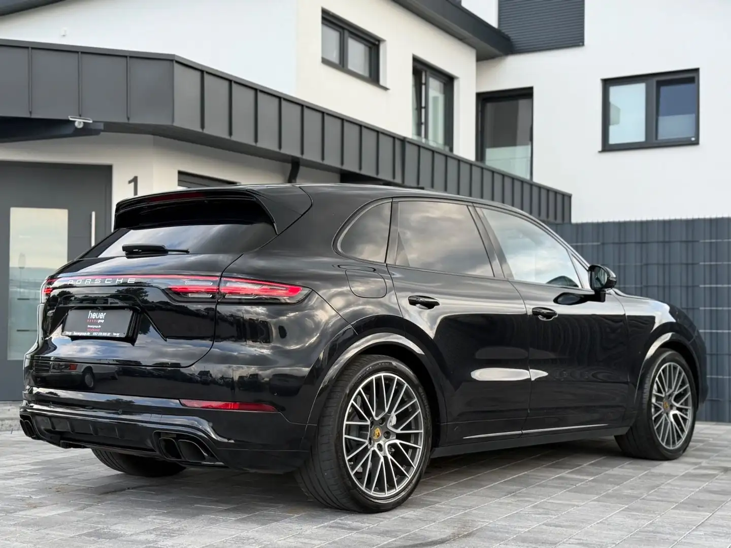 Porsche Cayenne Turbo/BOSE/CHRONO/"21"/PANO/MATRIX/AHK Schwarz - 2