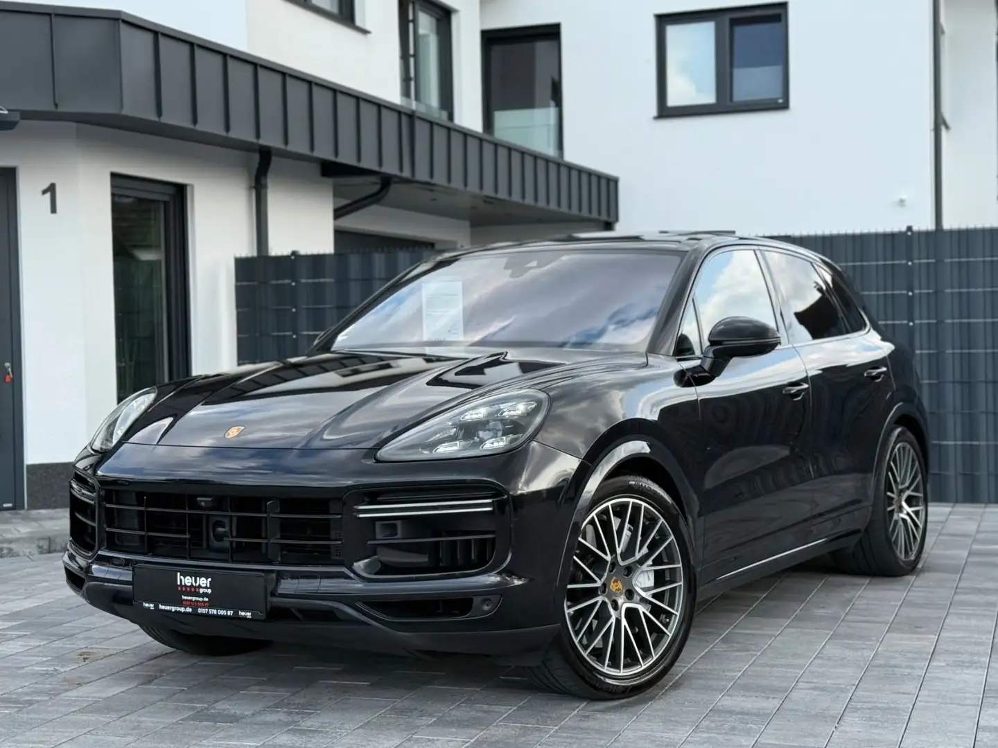Porsche Cayenne Turbo/BOSE/CHRONO/"21"/PANO/MATRIX/AHK Schwarz - 1