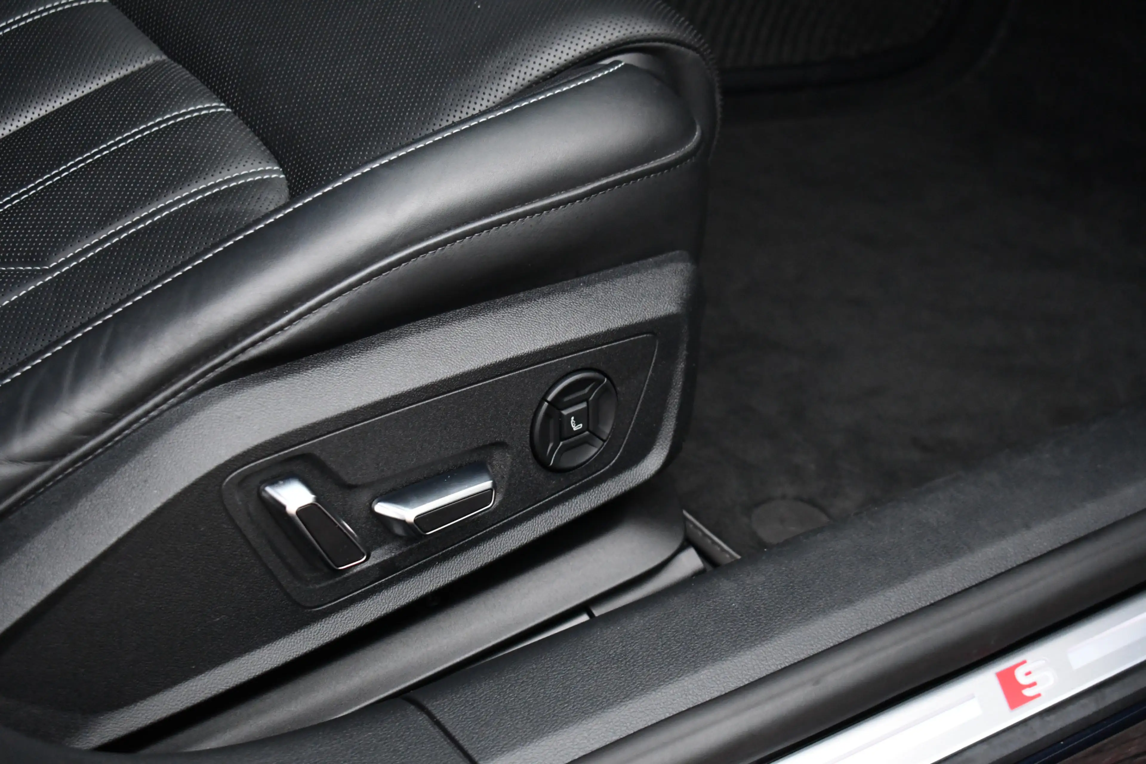 Audi A7 Sportback 55 TFSI e quattro Comp Pano HUD B&O 360 — photo 31