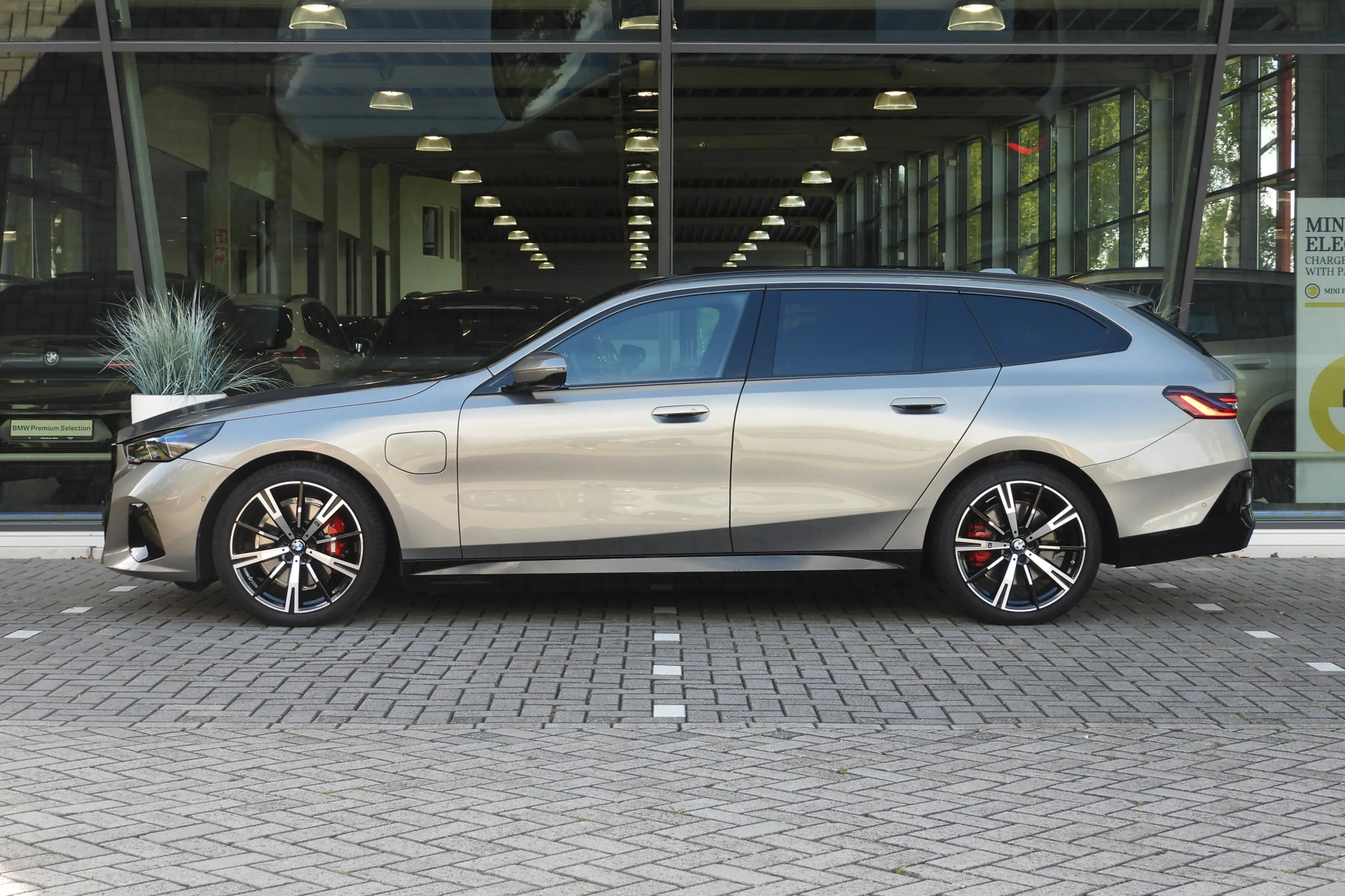 BMW 530 5 Serie Touring 530e M Sport Automaat / Trekhaak / — photo 6