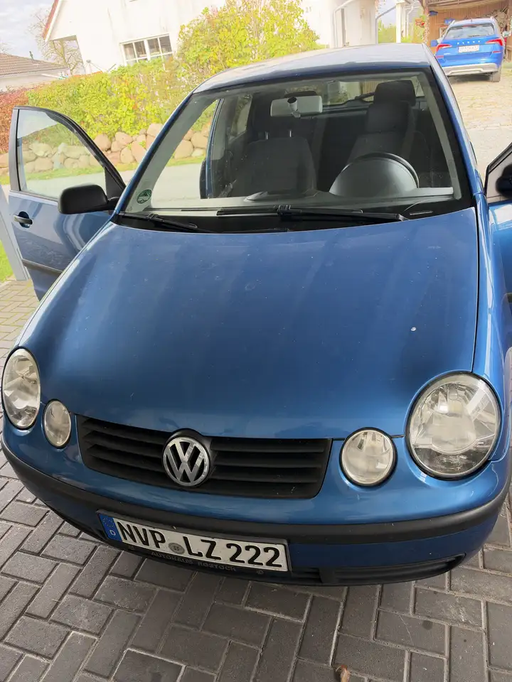 Volkswagen Polo 1.4 — photo 1 of 10