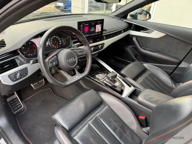Audi A4 view 8