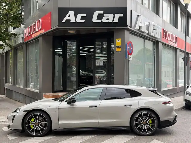 Porsche Taycan 4S Cross Turismo