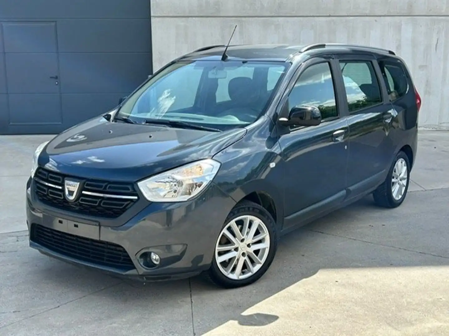 Dacia Lodgy 1.5 Blue dCi Comfort 7pl.GPS Cruise Euro6d 115CV Grijs - 1