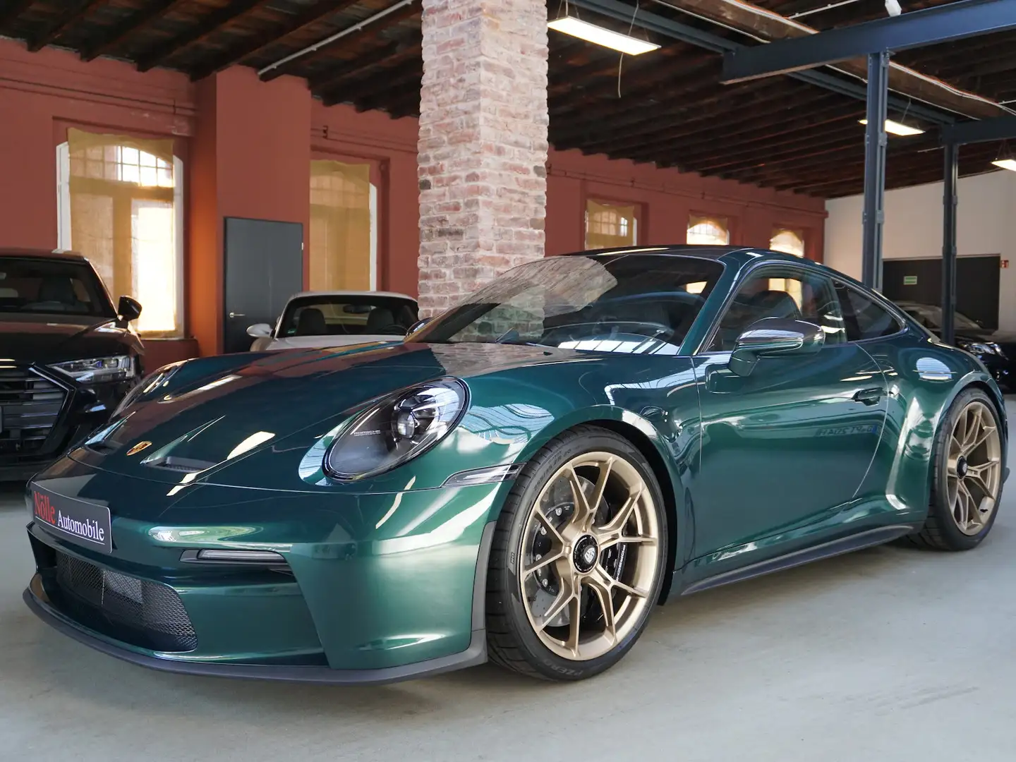 Porsche 992 GT3 Touring PTS Leichtbau PCCB Lift PDLS+ Verde - 1