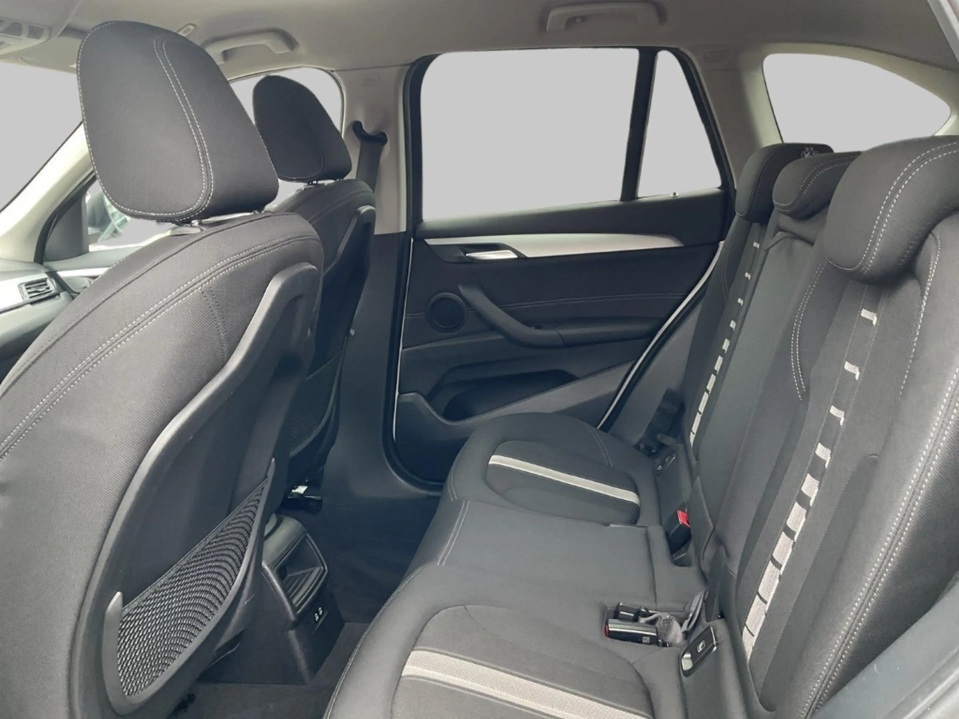 BMW X1 sDrive18d Aut Navi LED DAB SHZ PDC Klimaaut — photo 8