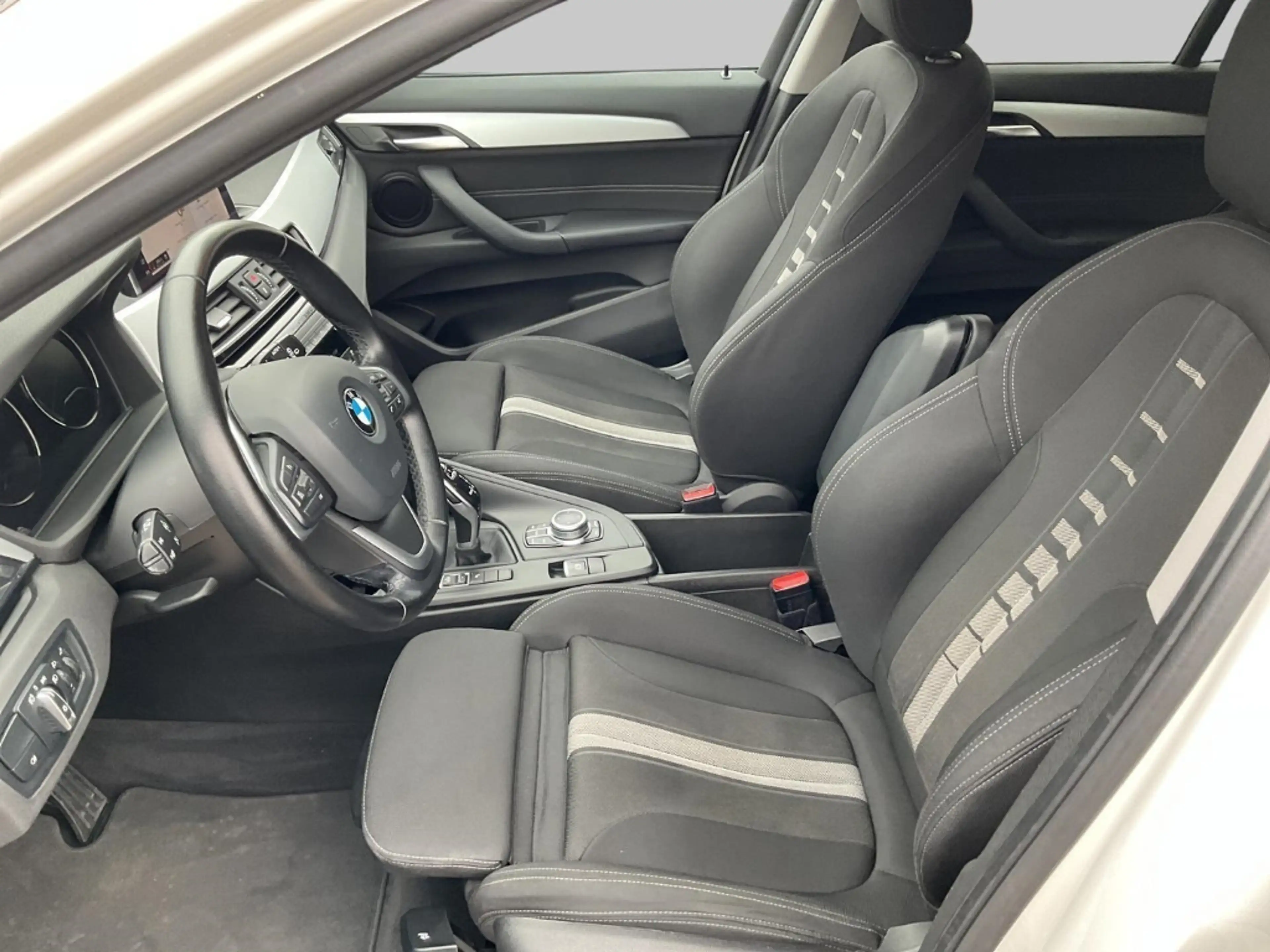 BMW X1 sDrive18d Aut Navi LED DAB SHZ PDC Klimaaut — photo 9